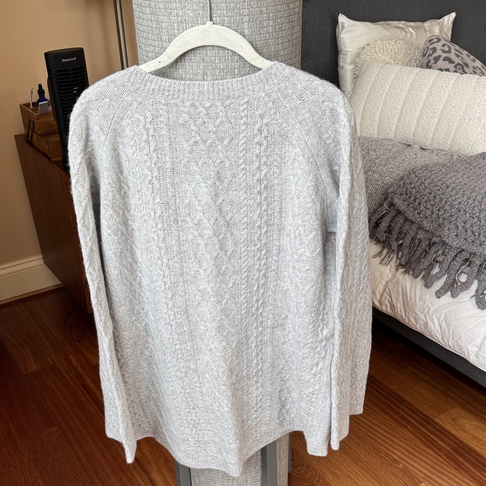 Neiman Marcus Light Gray Cable Knit Sweater - Picture 4 of 4